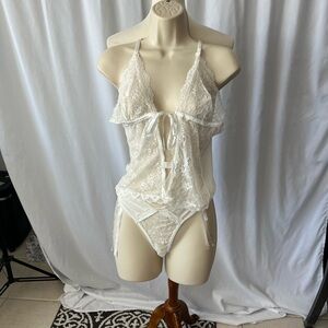 Oh La La Cheri Paris White Lace Lingerie Set – L/XL